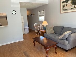 Building Photo - 18 Century St