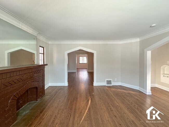 Foto del edificio - 16182 Greenlawn St