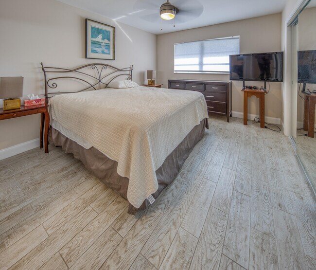 Foto del edificio - 301 S Lakeside Dr
