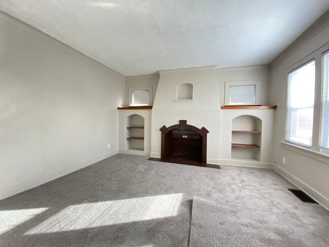 Building Photo - 261 Vine St