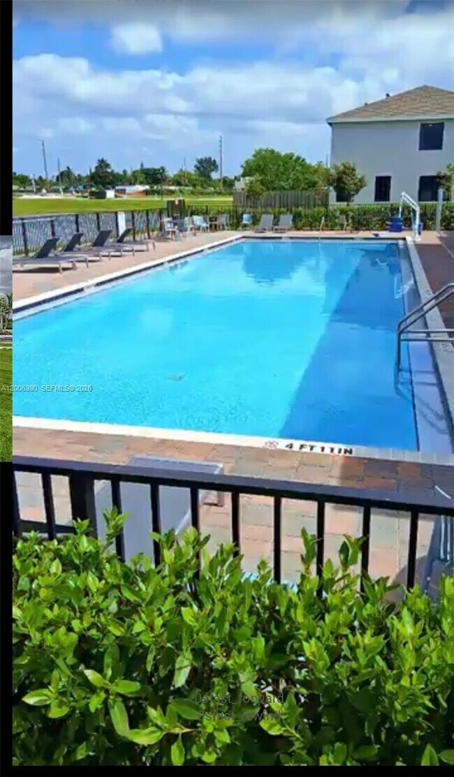 Foto del edificio - 441 NE 13th St