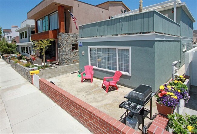 Building Photo - Single Family Home located on Balboa Penin...