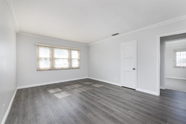 Building Photo - 2145 W 104th St