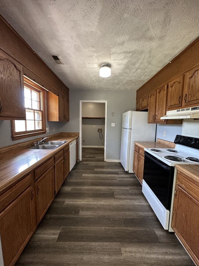 Building Photo - 7882 Uriah Dr