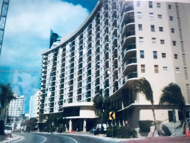 Foto del edificio - 6039 Collins Ave