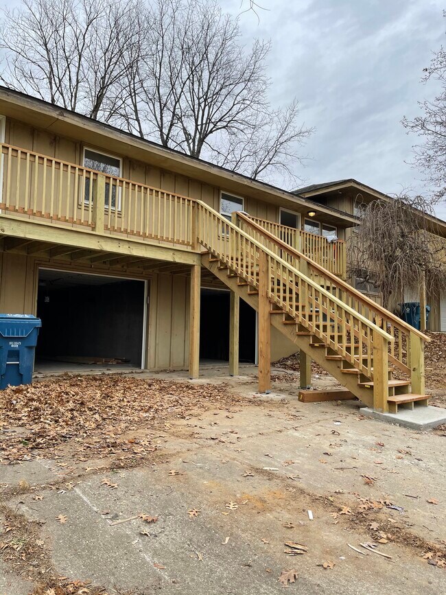 Building Photo - 401 S Forest Ave