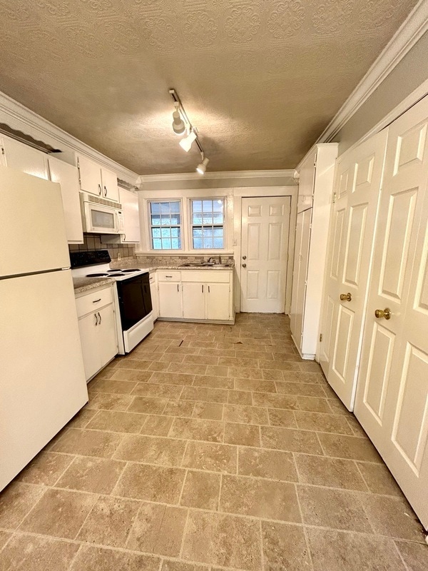 Building Photo - 2547 Pinckney Ave