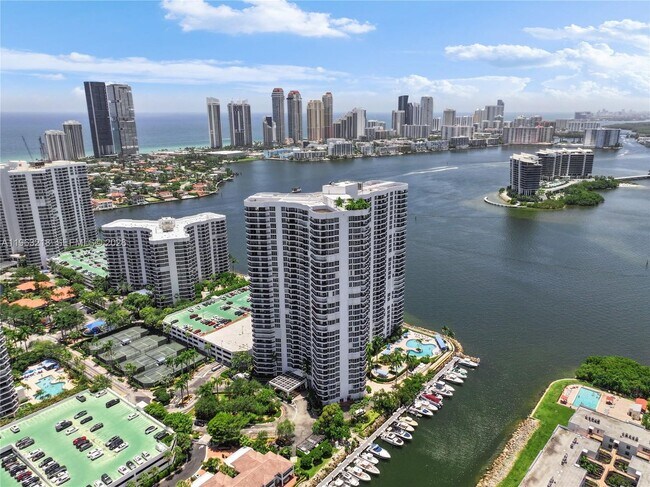 Foto del edificio - 3530 Mystic Pointe Dr