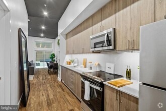 Building Photo - 525 N 41st St