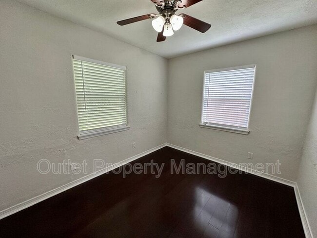 Building Photo - 711 S Hampton Ave