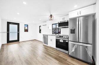 Building Photo - 1805 SW 4th St