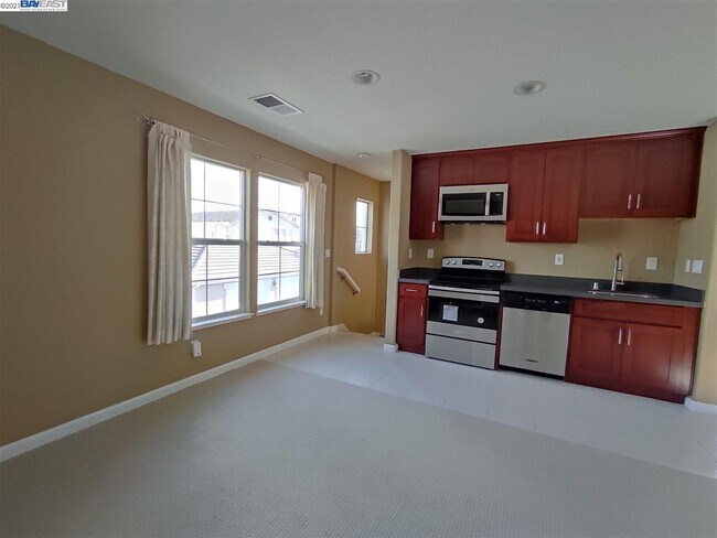 Building Photo - 1549 E Gate Way