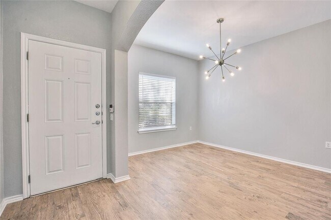Building Photo - 10908 Long Summer Dr