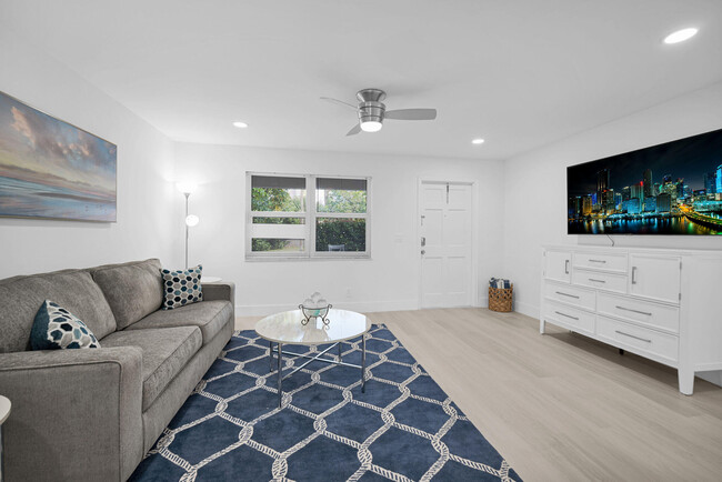Building Photo - 561 N Ocean Dr