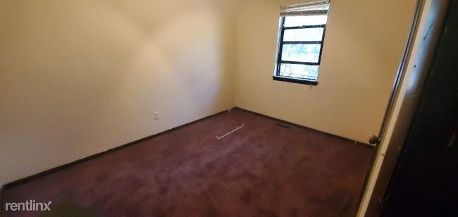 Building Photo - 2 br, 1 bath Apartment - 212 E. MAIN