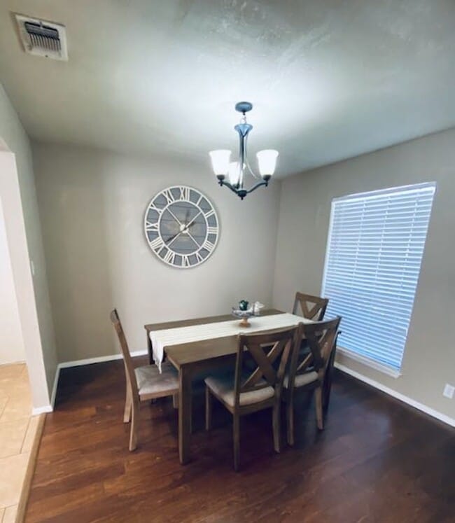 Building Photo - Beautiful 1 story - Great Central Location