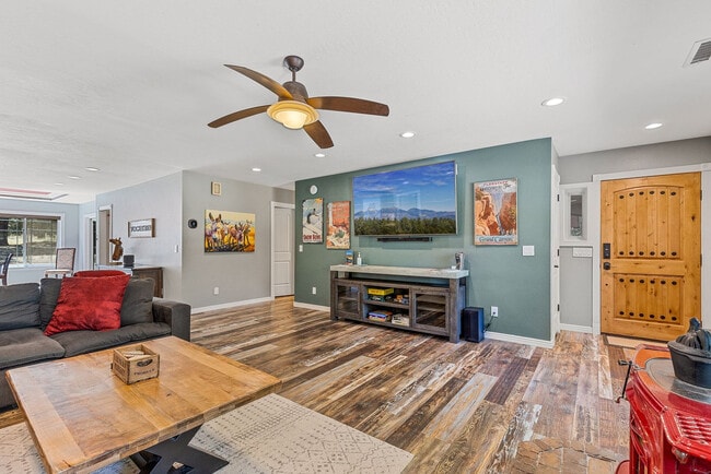 Building Photo - 5420 Cassi Ln