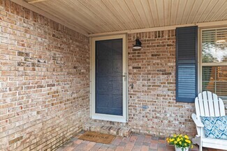 Building Photo - 349 Sharon Dr