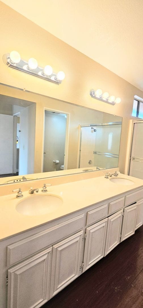 Foto del edificio - Huge house with Extra storage sheds- All Appliance