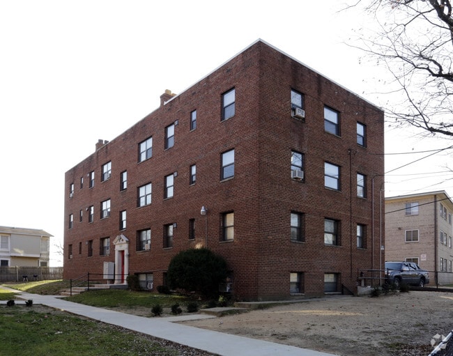 Primary Photo - 1625-1633 Morris Rd SE