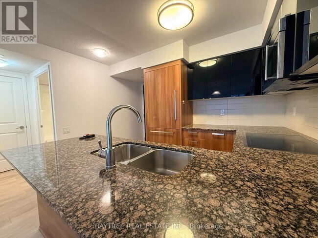 Photo du bâtiment - 5162 Yonge St