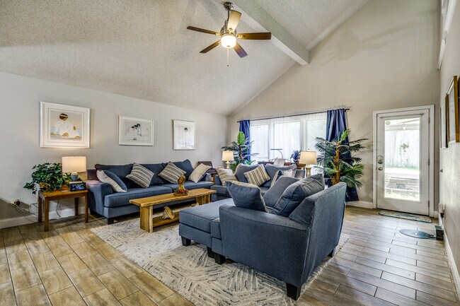 Foto del edificio - 1027 Hedgestone Dr