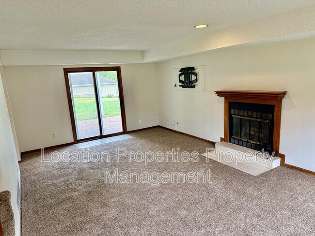 Foto del edificio - 3619 Lakecrest Ct