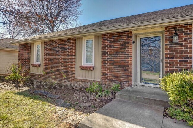 Building Photo - 4811 S McCann Ave