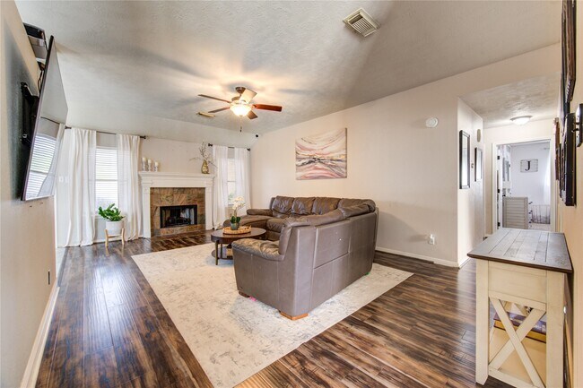 Building Photo - 5143 W Harrow Dr