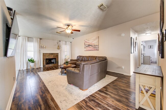 Foto del edificio - 5143 W Harrow Dr
