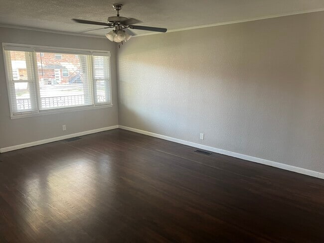 Building Photo - 3839 S Cincinnati Ave