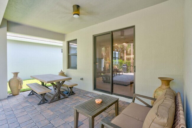 Foto del edificio - 18503 Claybrook St