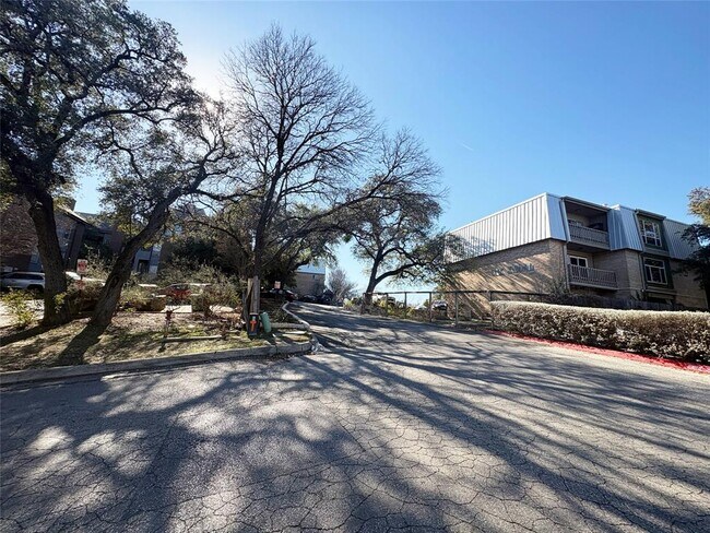 Building Photo - 620 S 1st St