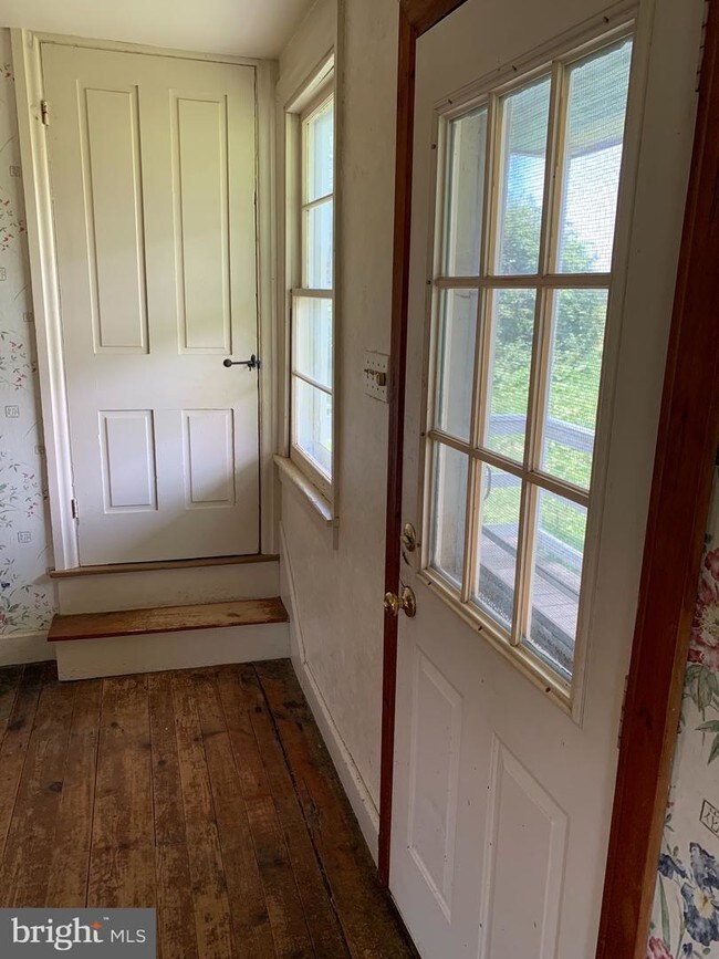 Building Photo - 9856 Holly Hill Ln