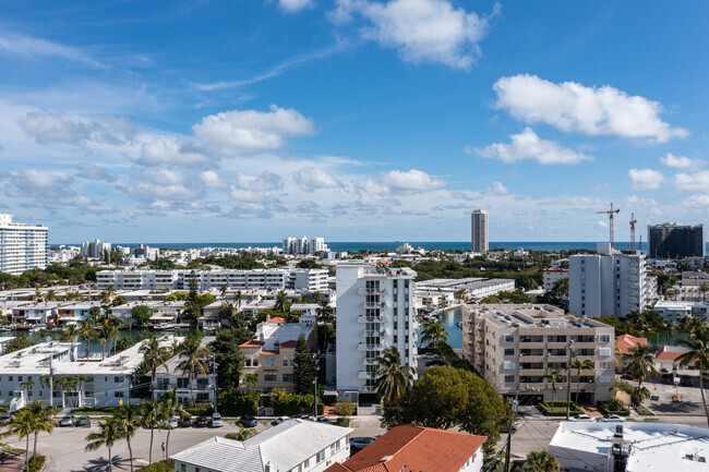 Building Photo - Knightsbridge Condominium