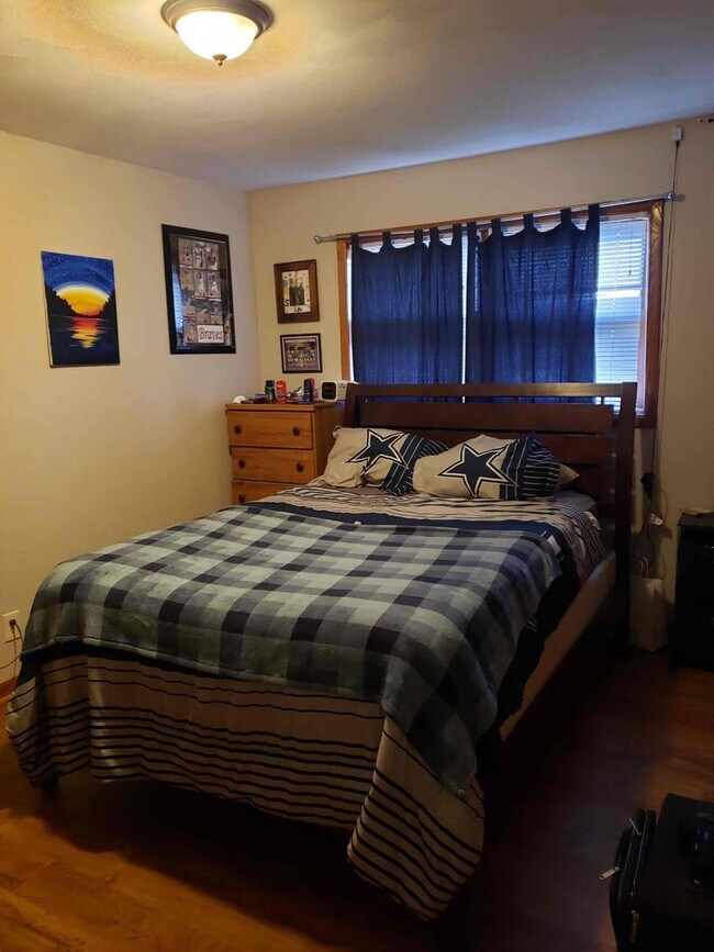 Foto del edificio - 1126-1128 Sausalito Dr