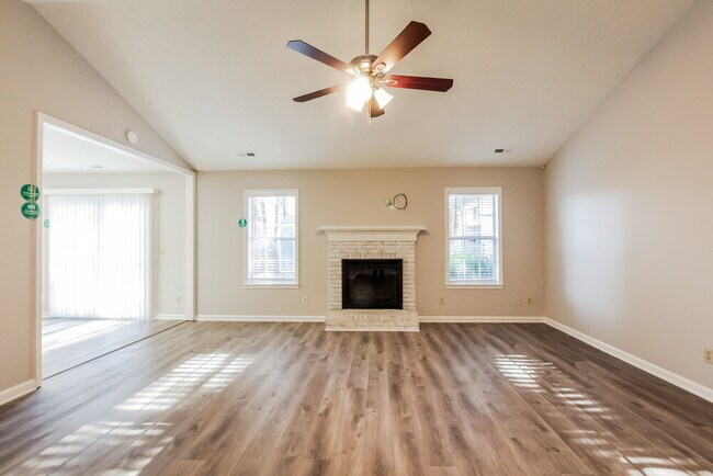 Foto del edificio - 4009 Beaverbrook Dr