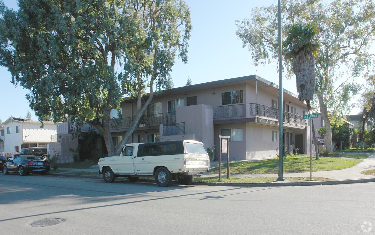 Foto principal - Carmel Plaza Apartments