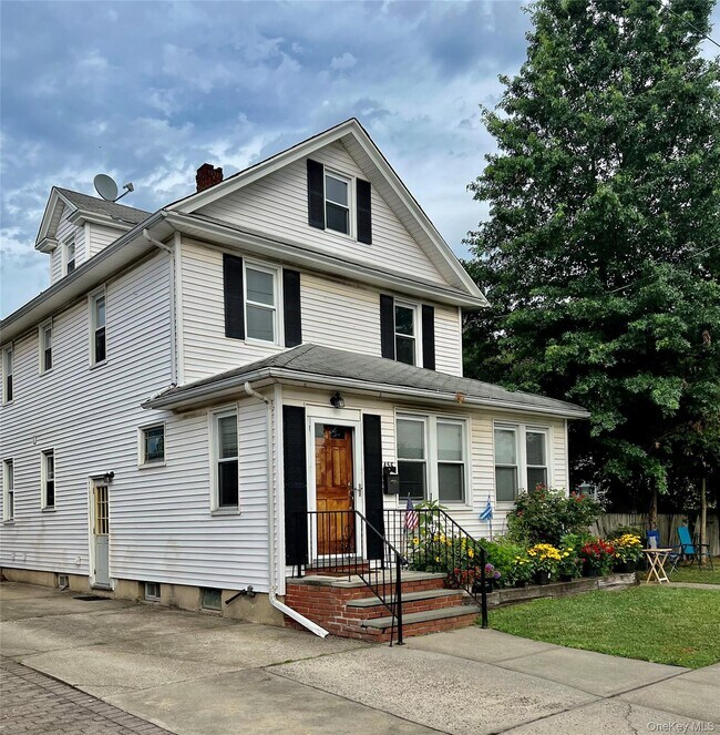 Foto del edificio - 456 Burkhard Ave