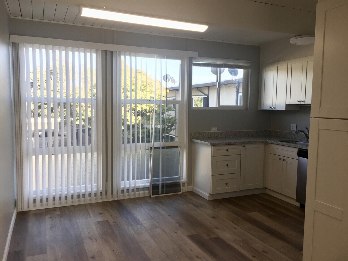 Foto principal - 27500 Tampa Ave