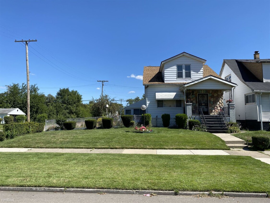 3 br, 1.5 bath House 18640 Russell St House Rental in Highland Park