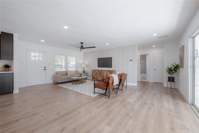 Foto del edificio - 3701 Shore Acres Blvd NE