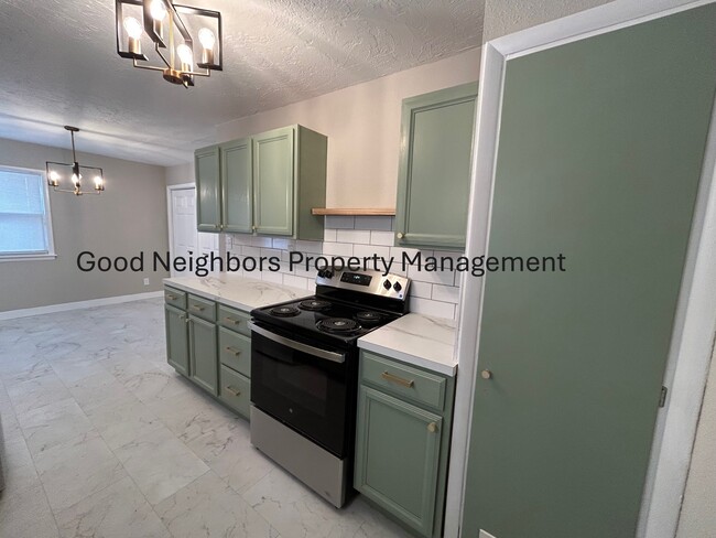 Kitchen - 3143 S Martinson Ave