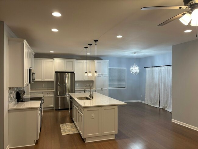 Building Photo - 2142 Hidden Ridge Dr