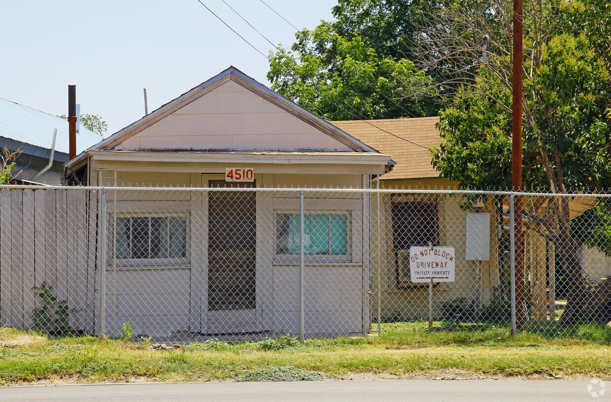 Building Photo - 4510 S Presa St