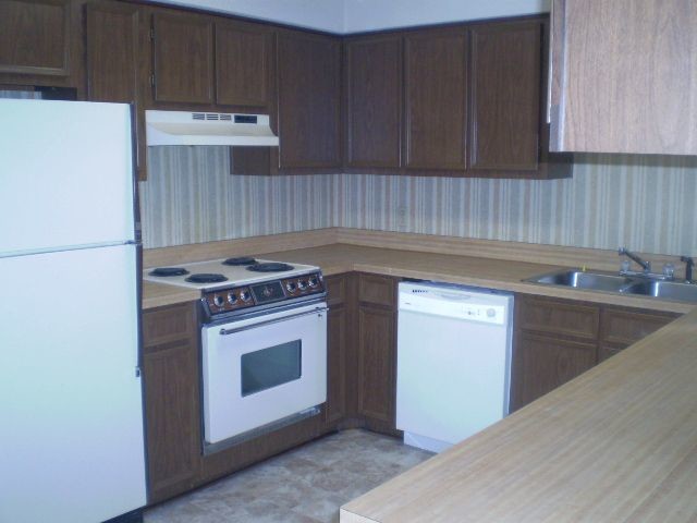 Building Photo - 337 Lewis St F