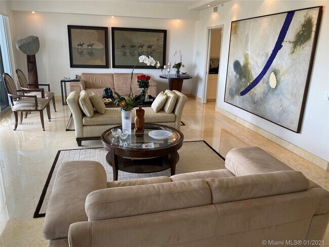 Foto del edificio - 21200 NE 38th Ave