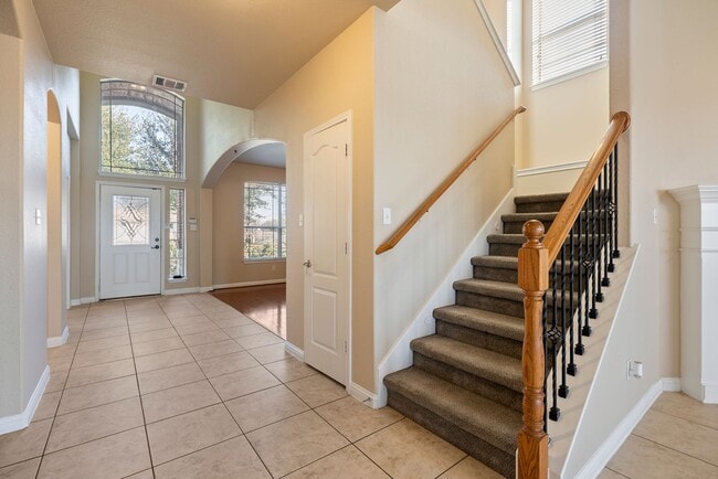 Building Photo - Golf Course Views & Elevated Living in Round Rock!