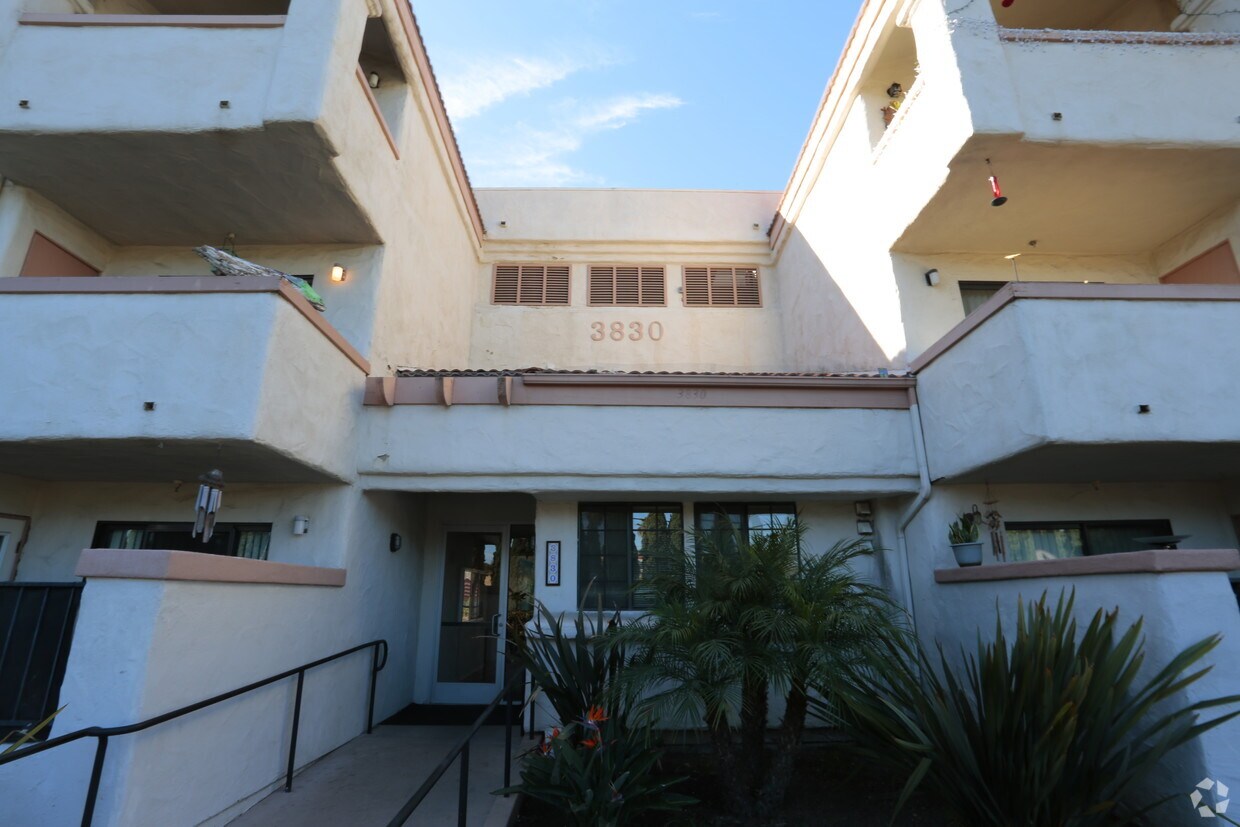 Vista Oceana Apartments San Clemente, CA