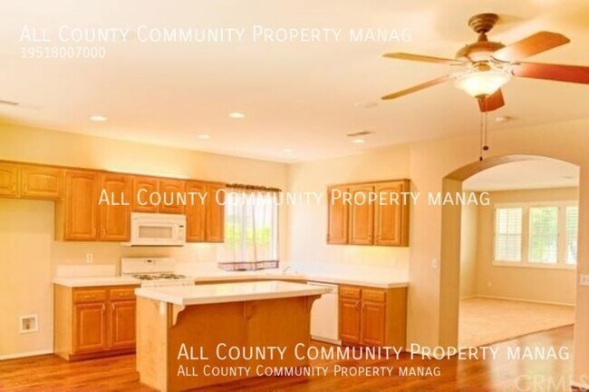 Building Photo - !!!MOVE IN SPECIAL!!! 4 Bedroom 2 Bathroom...